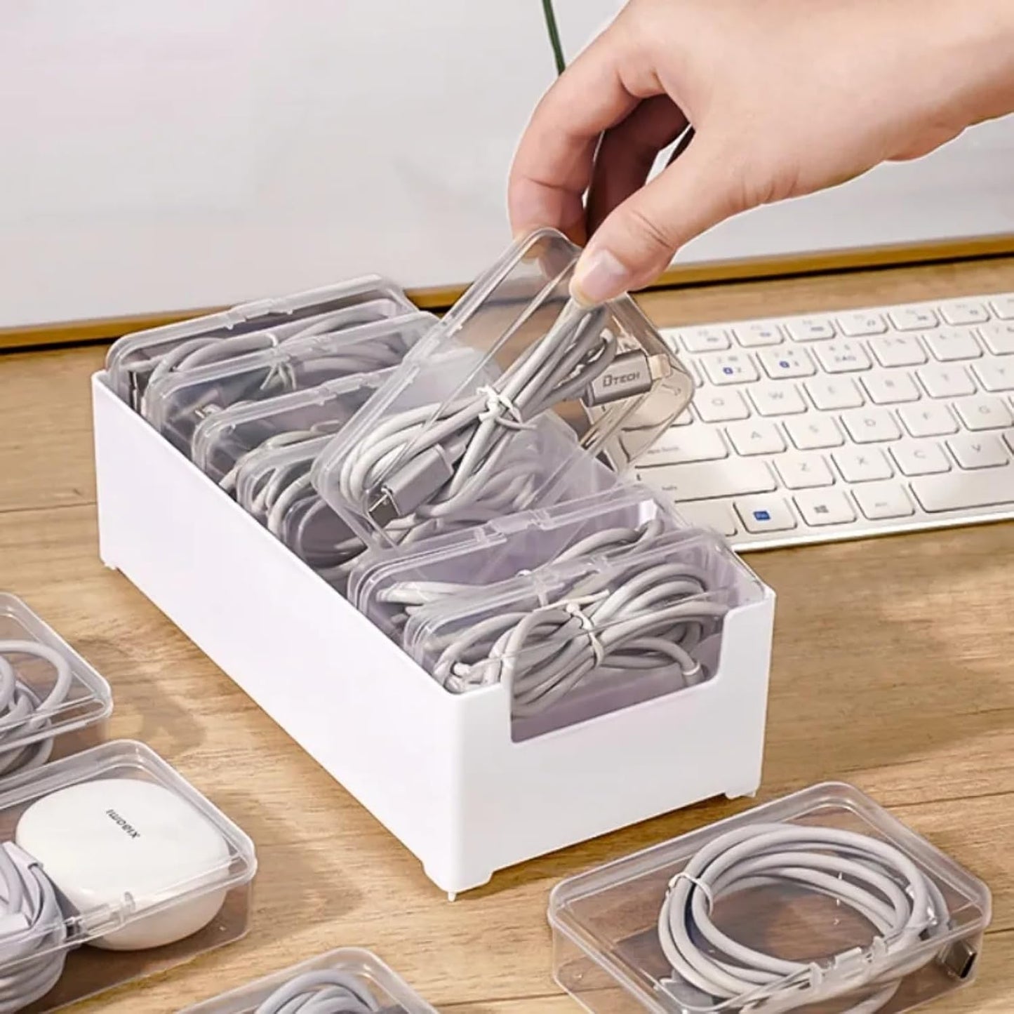 Cable Organizer Storage Box with 7 Wire Ties and Label Stickers,Desktop Cable Management Box with Switch, Power Cord Organizer for Office,Home,Desk Accessories Storage Stationery Supplies（Clear）